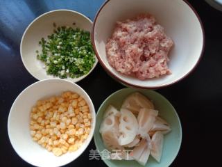 莲藕蒸肉饼的做法步调：1