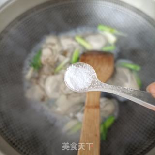 蒜苗炒死蚝的做法步调：7