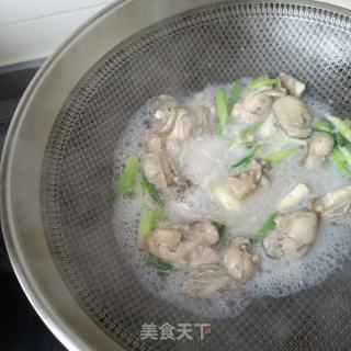 蒜苗炒死蚝的做法步调：9
