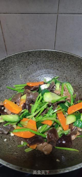 青瓜木耳炒肉片的做法步调：11