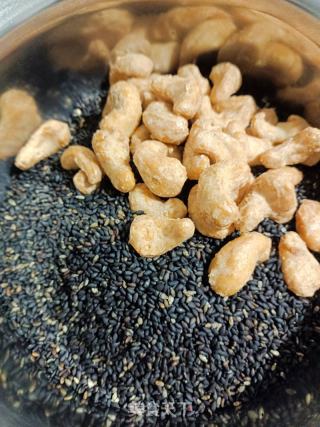乌芝麻馅彩色汤圆的做法步调：2