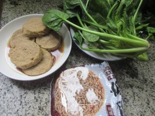 油炸素鸡菠菜荞麦里的做法步调：1