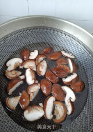喷鼻菇油菜炒素毛肚的做法步调：4
