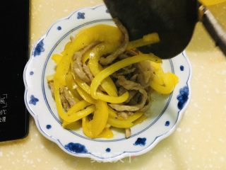 黄椒炒过油肉的做法步调：7