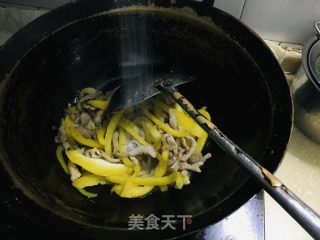 黄椒炒过油肉的做法步调：4