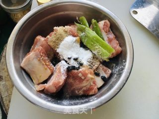 豆豉蒸排骨的做法步调：2