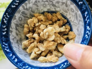 羊油滋啦炒小利剑菜的做法步调：1