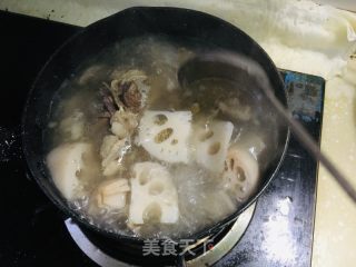 牛排炖莲藕的做法步调：4