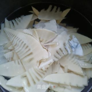 梅花肉炒冬笋的做法步调：1