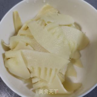 梅花肉炒冬笋的做法步调：2