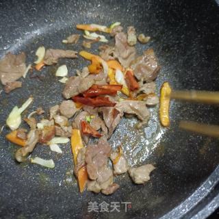 梅花肉炒冬笋的做法步调：7
