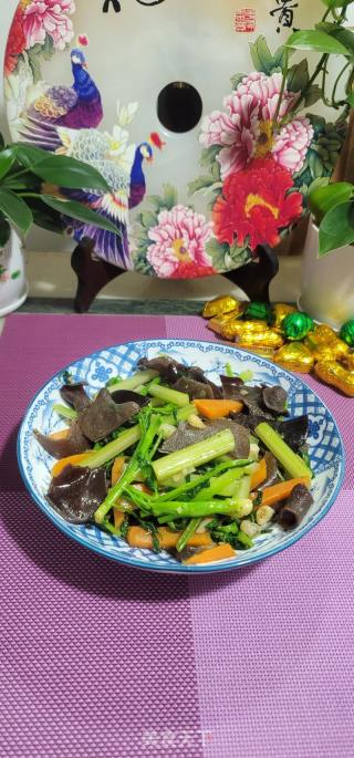 纯菜炒木耳的做法步调：12