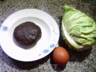 鸡蛋牛心菜炒荞麦粑粑的做法步调：1