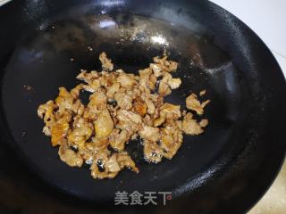 胡萝卜荸荠炒肉片的做法步调：4