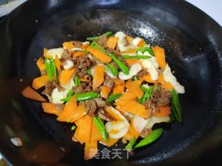 胡萝卜荸荠炒肉片的做法步调：7
