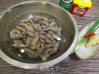 5分钟快脚菜～炒油蛤的做法步调：1
