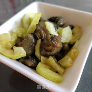 利剑玉黄瓜拌活海参的做法步调：12