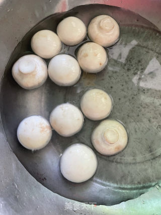 心蘑炒牛肉的做法步调：5