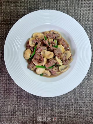 心蘑炒牛肉的做法步调：17