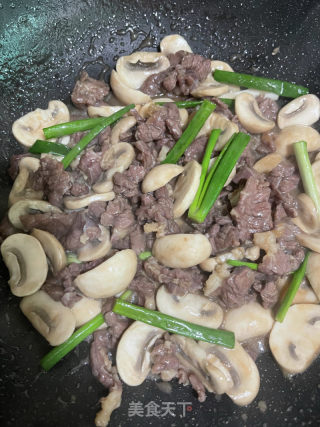 心蘑炒牛肉的做法步调：14