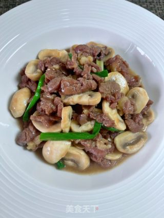 心蘑炒牛肉的做法步调：18