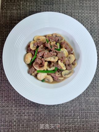 心蘑炒牛肉的做法步调：15