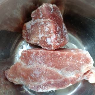 金华水腿梅花肉炖雷笋的做法步调：1