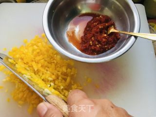 豉喷鼻剁椒鱼头的做法步调：4