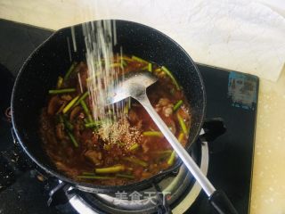 过油肉拌里的做法步调：8