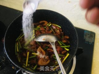 过油肉拌里的做法步调：7