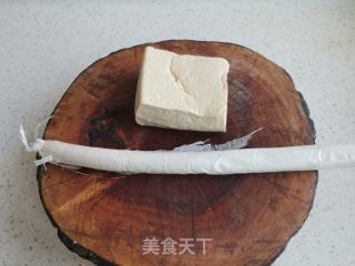 葱烧豆腐的做法步调：1