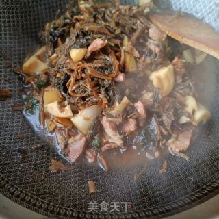单梅烧雷笋（梅菜梅花肉烧雷笋）的做法步调：11
