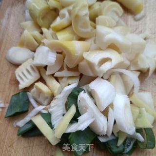 单梅烧雷笋（梅菜梅花肉烧雷笋）的做法步调：1