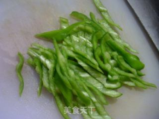 青椒圆蛤炒黄芽菜的做法步调：3