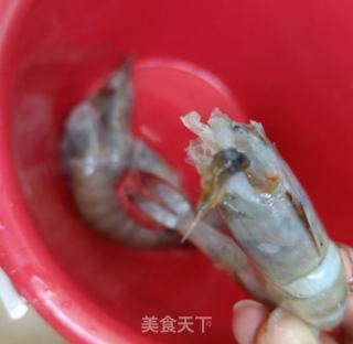蒸陈虾的做法步调：2