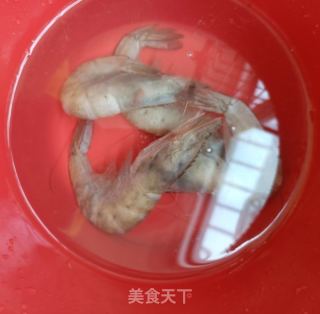 蒸陈虾的做法步调：1