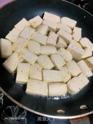 喷鼻煎便宜卤火豆腐的做法步调：4