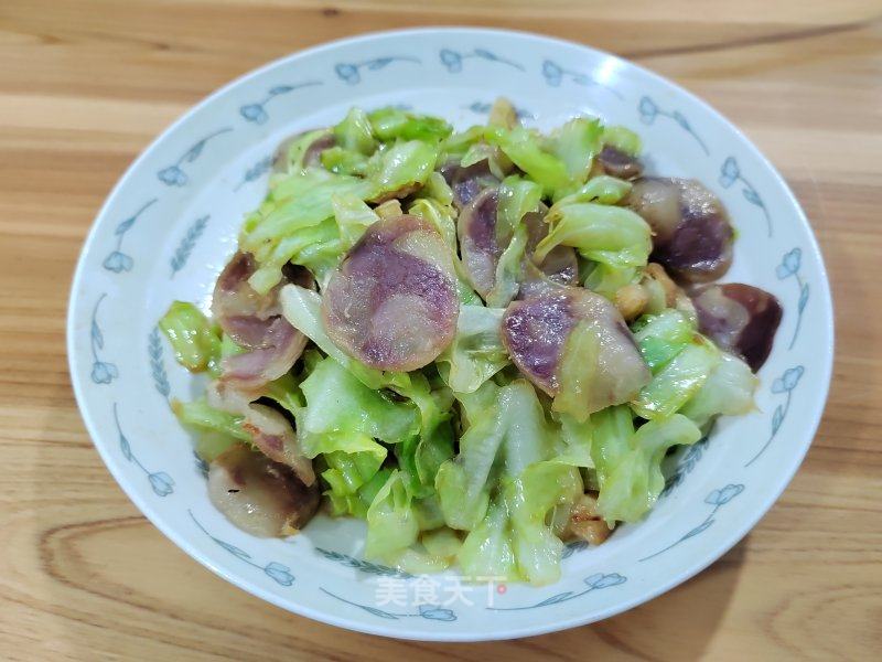 腊肠炒脚撕包菜的做法