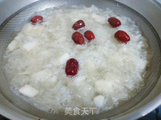 雪梨银耳汤的做法步调：8