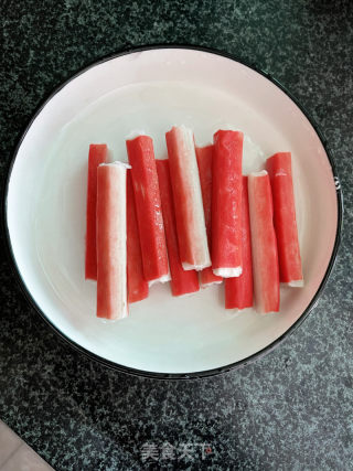 蟹柳炒鸡蛋的做法步调：2