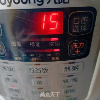 玉米排骨炖莲藕的做法步调：8