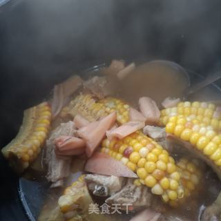 玉米排骨炖莲藕的做法步调：9