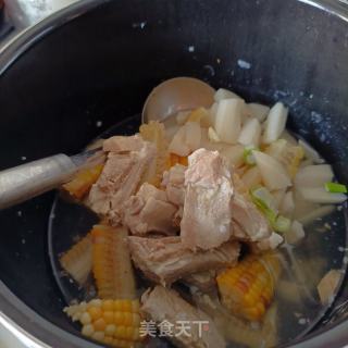 玉米排骨炖莲藕的做法步调：5