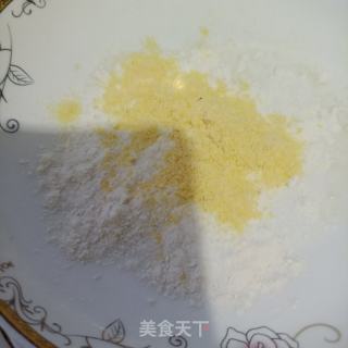 玉米里煎带鱼的做法步调：5