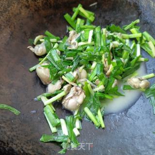 韭菜炒蛎肉的做法步调：9