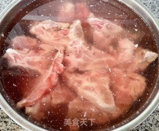猪排白焖豆腐泡的做法步调：2