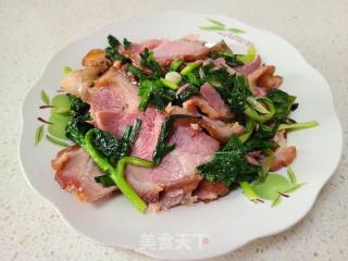 黑塌菜炒肘子的做法步调：7