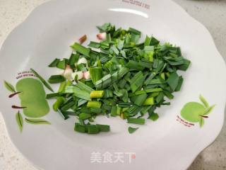 黑塌菜炒肘子的做法步调：5