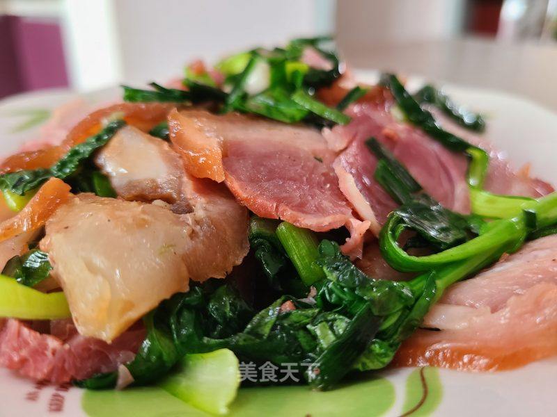 黑塌菜炒肘子的做法