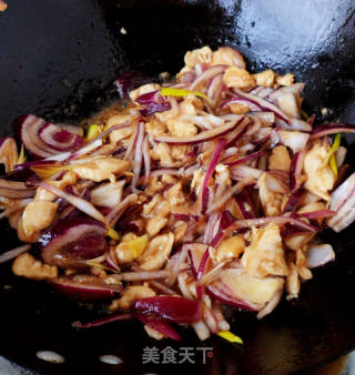 洋葱炒鸡片的做法步调：7